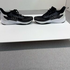 Rave Run v2 LACE Size 7 In Excellent Preowned Condition. Fast Ship.